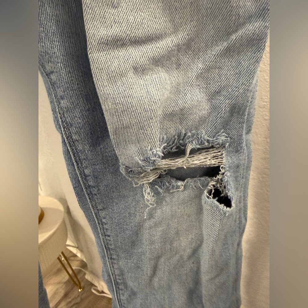 American Eagle Distressed Straight Mom Jeans Size 6 Long Light Wash Ripped Denim - Picture 7 of 14